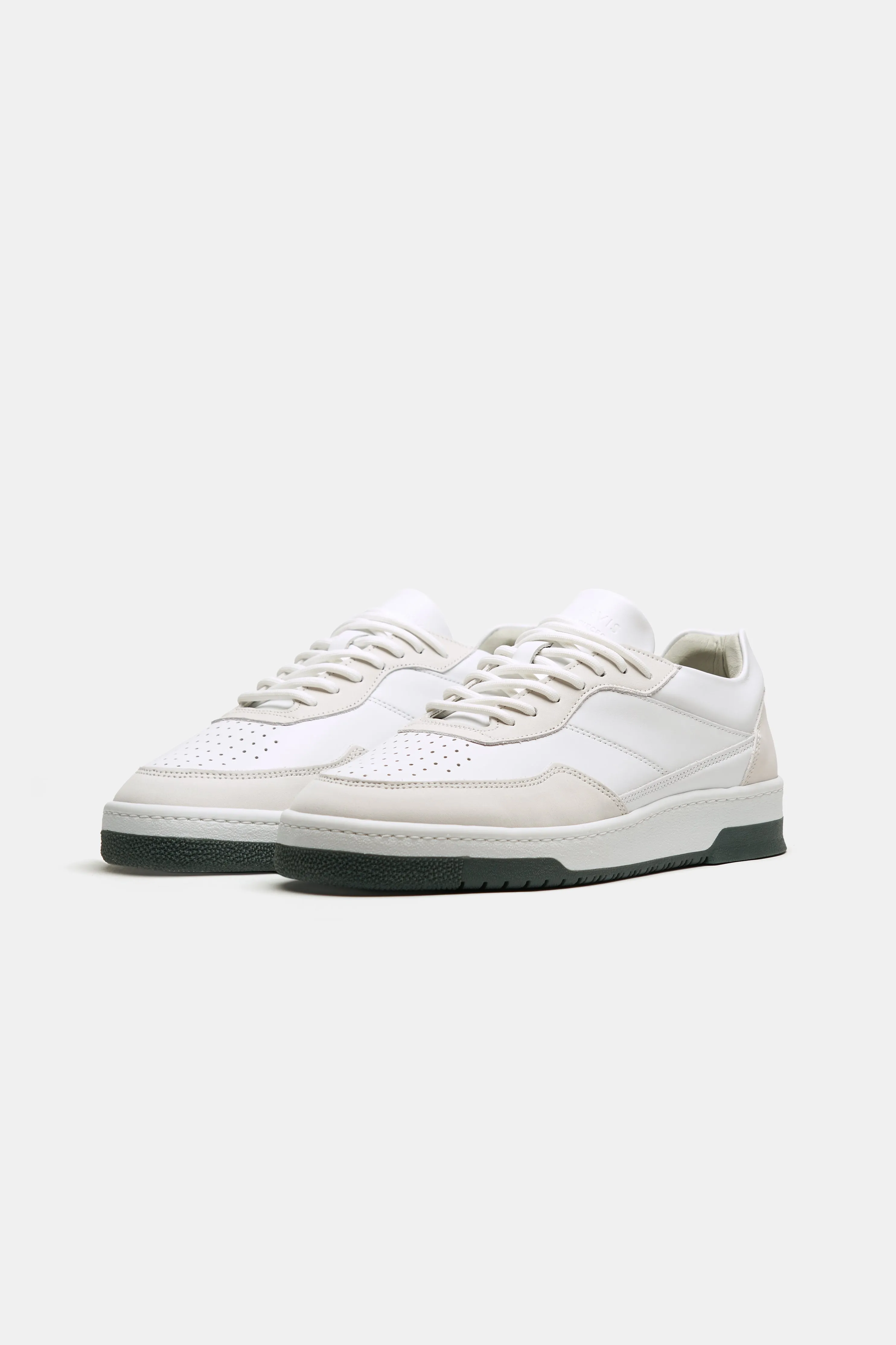 Lakes * The Classic Sneakers